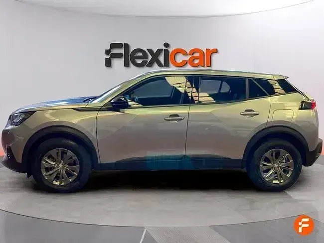 Usado Peugeot 2008 Active 100 CV (73 kW) 2022 Gris SUV