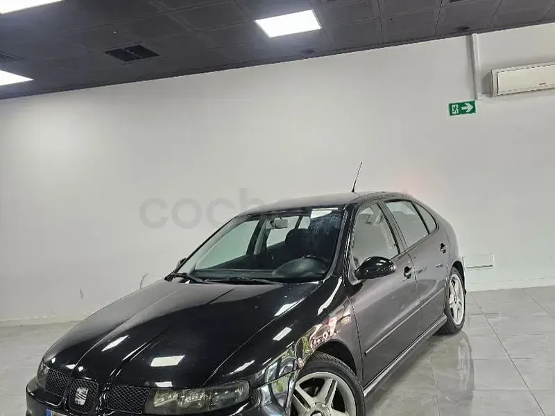 Usado Seat Leon FR 150 CV (110 kW) 2004 Negro Utilitario