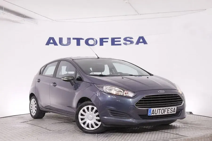 Usado Ford Fiesta Trend 100 CV (73 kW) 2014 Negro Utilitario