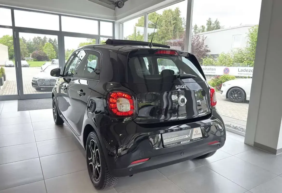 Usado Smart ForFour Prime 90 CV (66 kW) 2019 Negro Utilitario