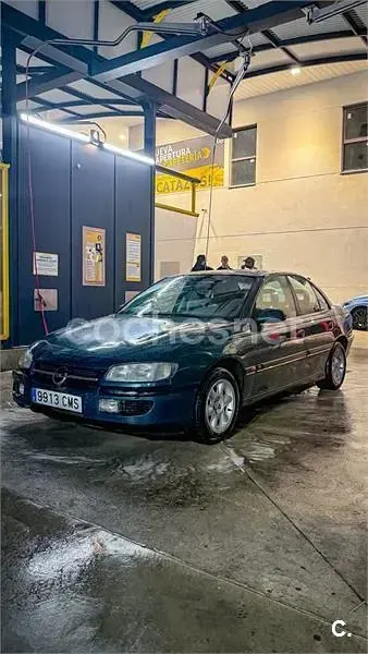 Usado Opel Omega 130 CV (95 kW) 1997 Verde Berlina