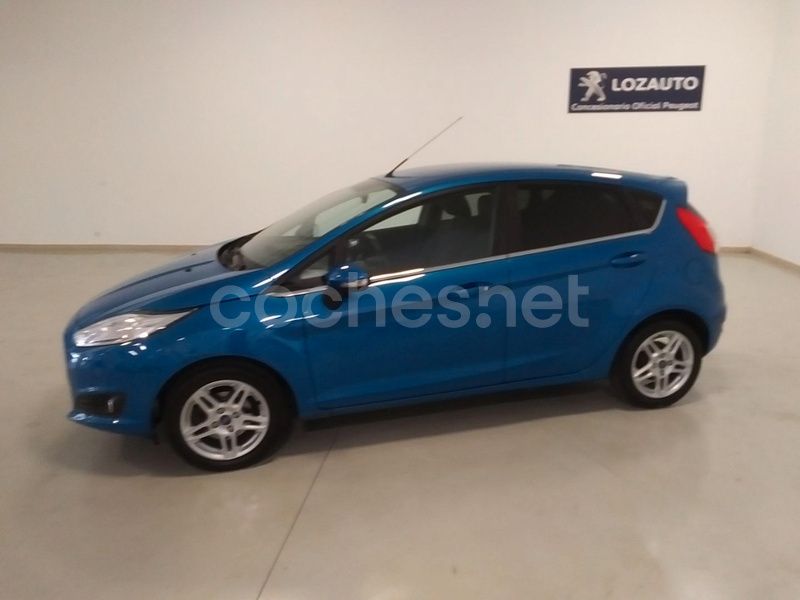 Usado Ford Fiesta Titanium 100 CV (73 kW) 2013 Azul Utilitario