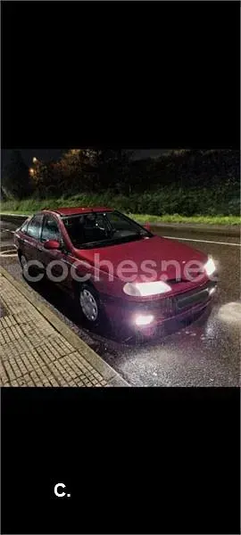 Usado Renault Laguna 115 CV (84 kW) 1998 Granate Berlina