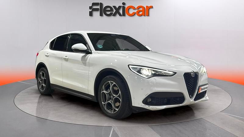 Usado Alfa Romeo Stelvio Sprint 160 CV (117 kW) 2022 Blanco SUV