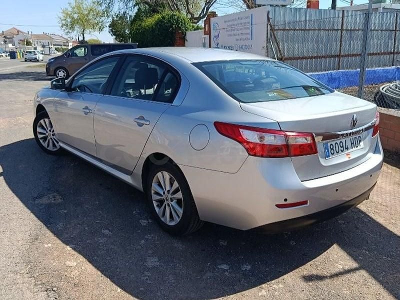 Usado Renault Latitude Expression 150 CV (110 kW) 2011 Gris / plata Berlina