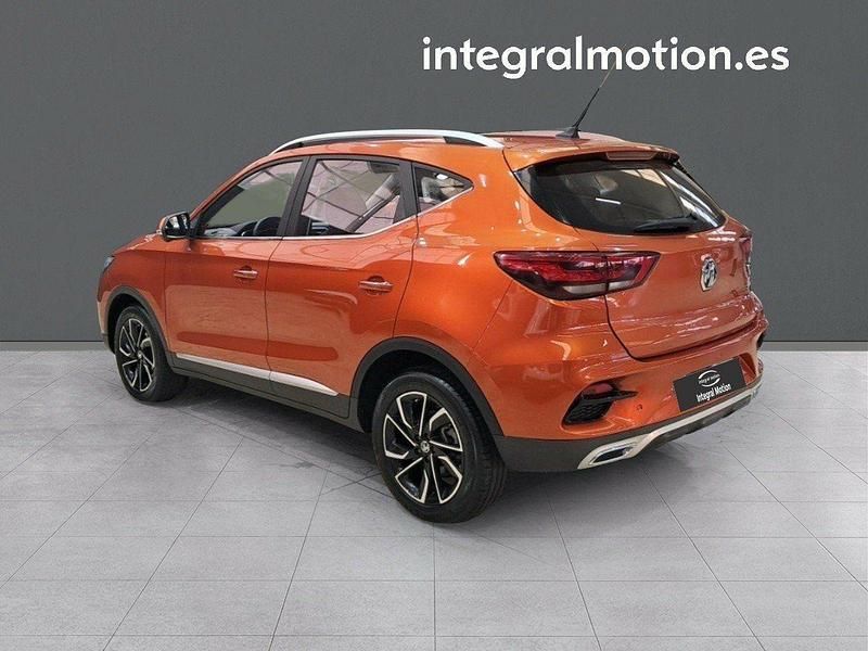 Usado MG ZS Luxury 111 CV (81 kW) 2022 Naranja Berlina