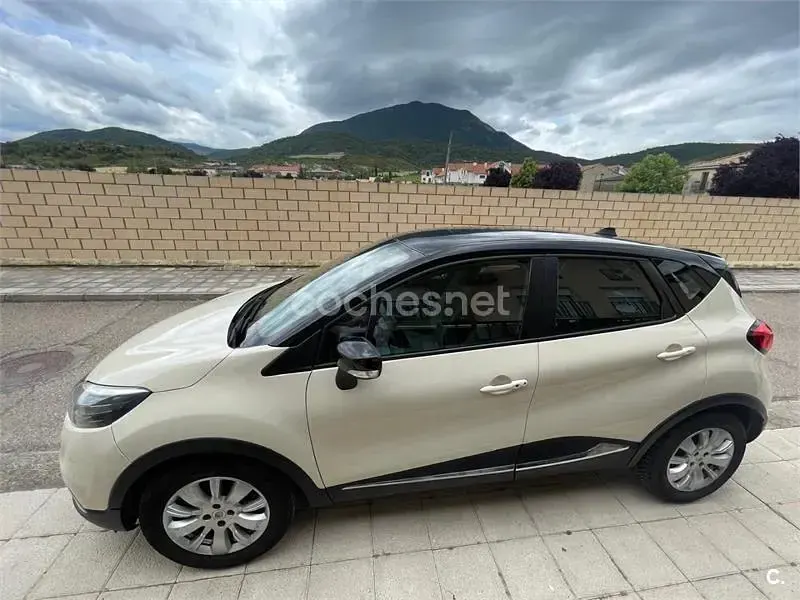 Usado Renault Captur Zen 90 CV (66 kW) 2013 Blanco SUV