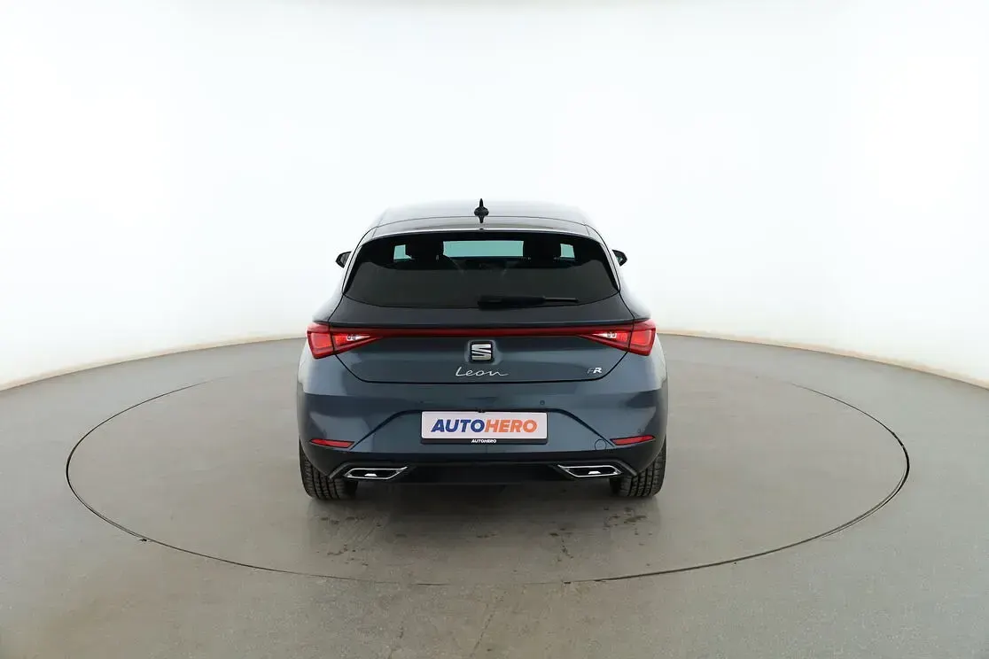 Usado Seat Leon FR 131 CV (96 kW) 2023 Gris Berlina