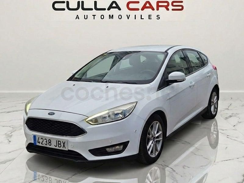 Usado Ford Focus Trend 125 CV (91 kW) 2014 Blanco Berlina