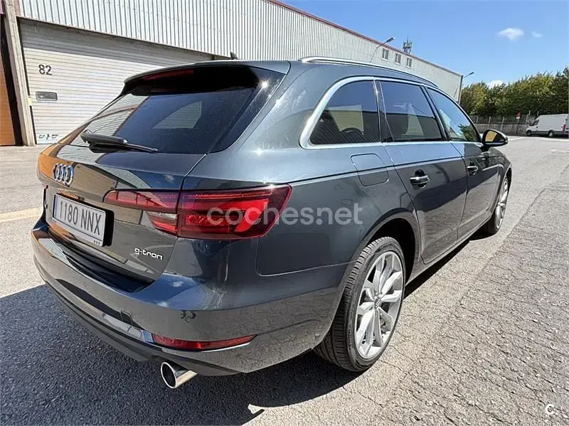 Usado Audi A4 Advanced 170 CV (125 kW) 2018 Gris / plata Familiar