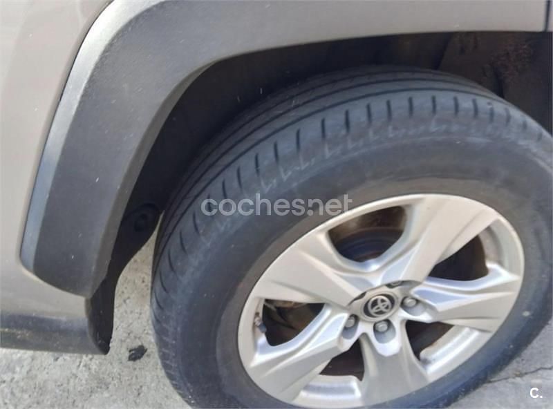 Usado Toyota RAV4 Hybrid Advance 222 CV (163 kW) 2023 Gris / plata SUV