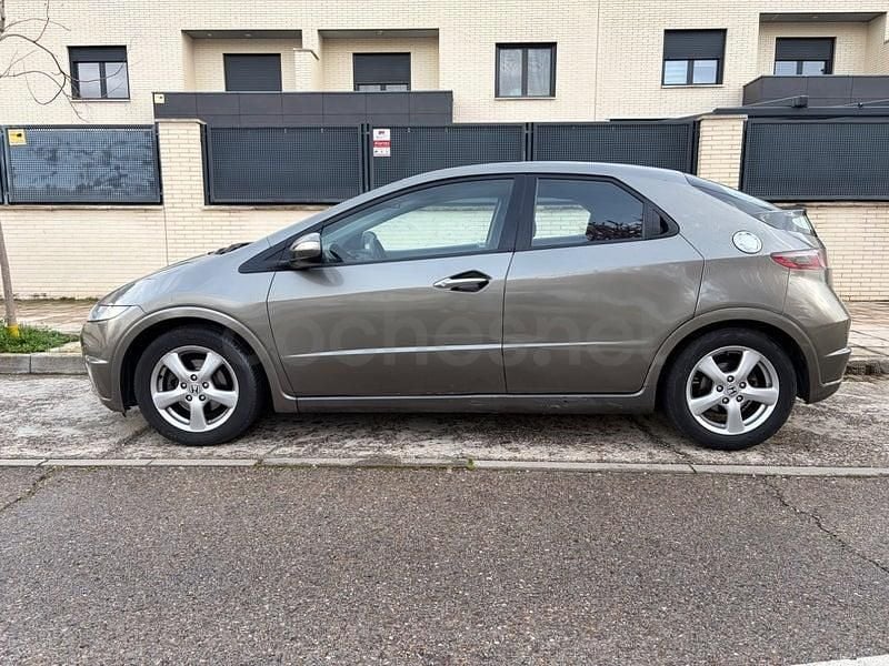 Usado Honda Civic Sport 100 CV (73 kW) 2009 Gris / plata Berlina