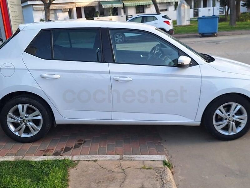 Usado Skoda Fabia Ambition 95 CV (69 kW) 2021 Blanco Berlina