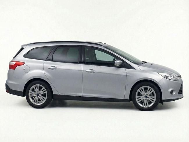 Usado Ford Focus Trend 95 CV (69 kW) 2012 Gris Familiar