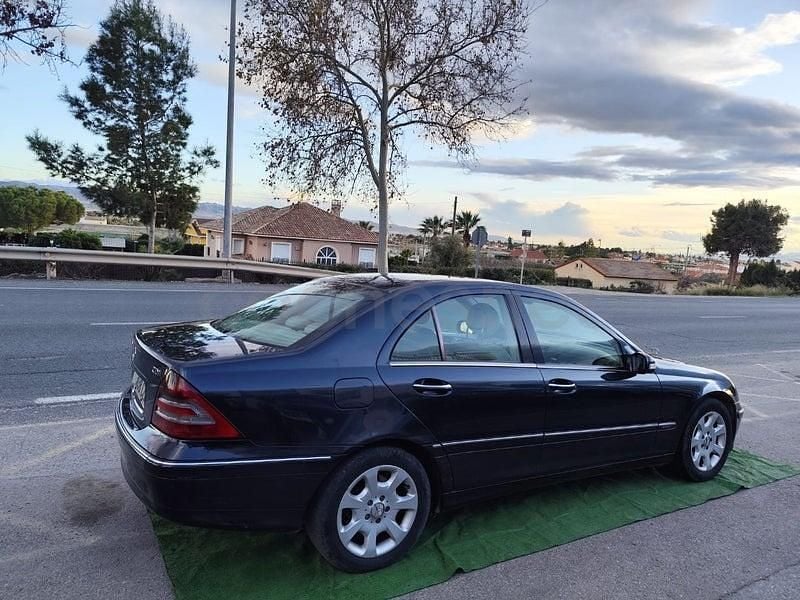 Usado Mercedes C270 Classic 170 CV (125 kW) 2004 Negro Berlina