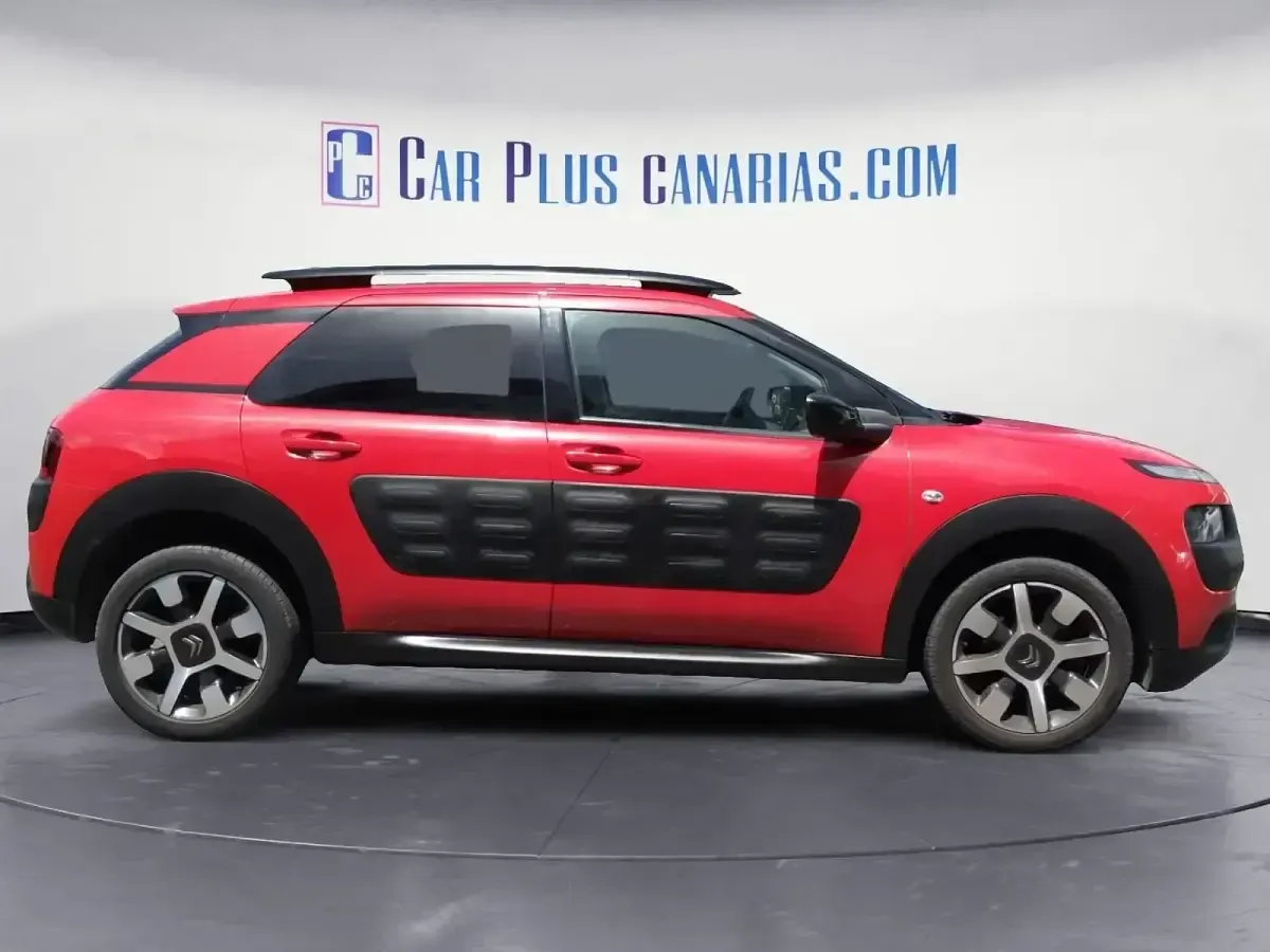 Usado Citroën C4 Cactus Feel 82 CV (60 kW) 2017 Rojo Utilitario