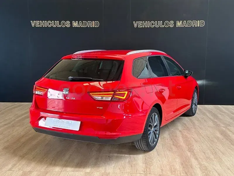 Usado Seat Leon Style 150 CV (110 kW) 2016 Rojo Familiar