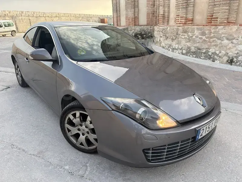 Usado Renault Laguna Coupé 150 CV (110 kW) 2010 Gris / plata Coupe