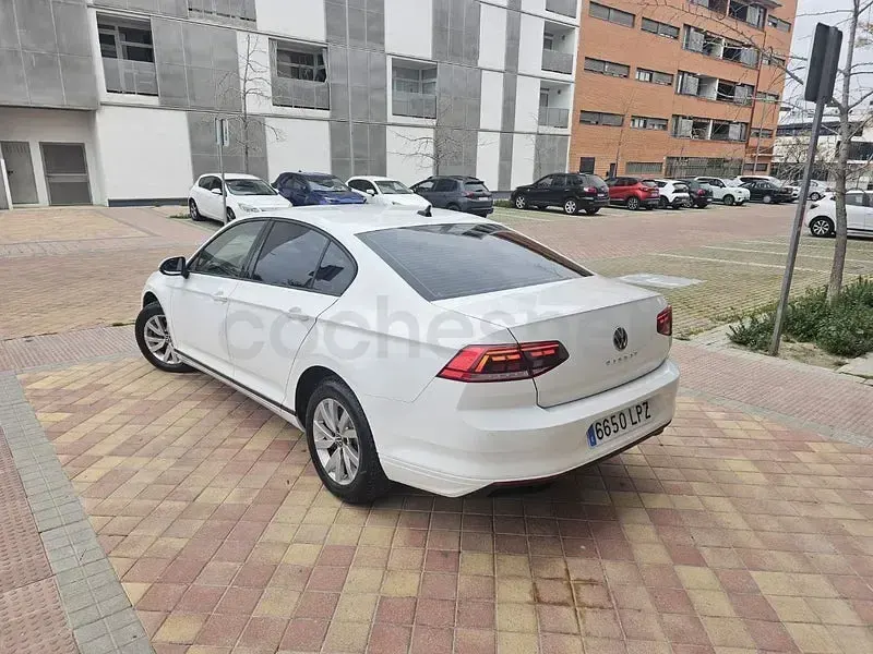 Occasion VW Passat 150 ch (110 kW) 2021 Blanc Berline