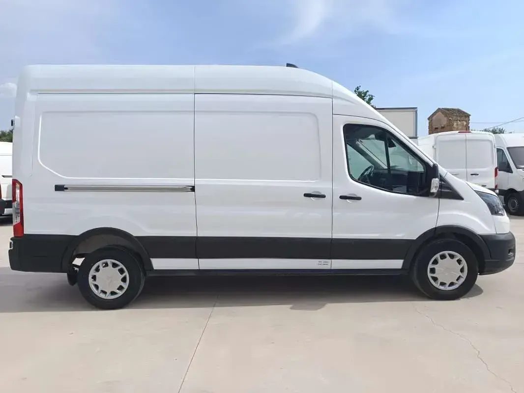 Usado Ford Transit Trend 131 CV (96 kW) 2022 Blanco Van
