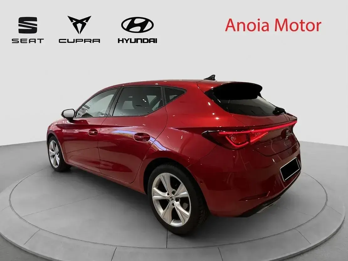Usado Seat Leon FR 116 CV (85 kW) 2025 Rojo Berlina