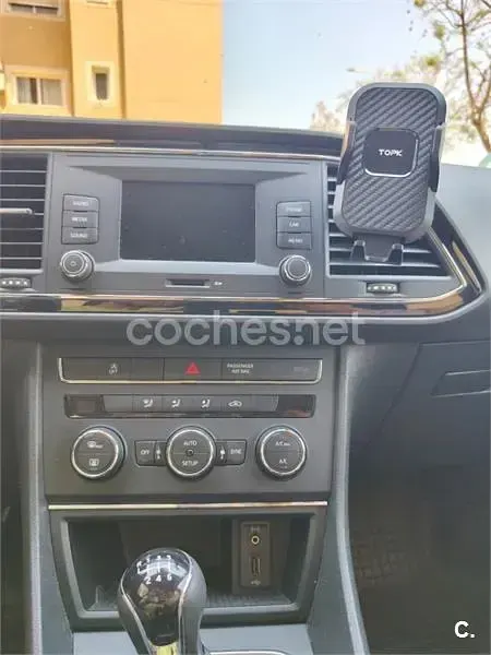 Usado Seat Leon Style 150 CV (110 kW) 2016 Gris / plata Berlina