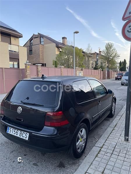 Usado VW Golf IV Highline 100 CV (73 kW) 2000 Negro Berlina