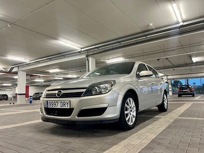 Usado Opel Astra Cosmo 120 CV (88 kW) 2005 Beige Berlina