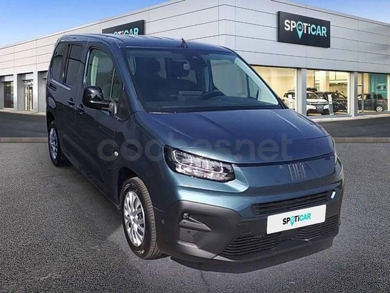 Usado Fiat Doblò 100 CV (73 kW) 2025 Violeta / lila Monovolumen