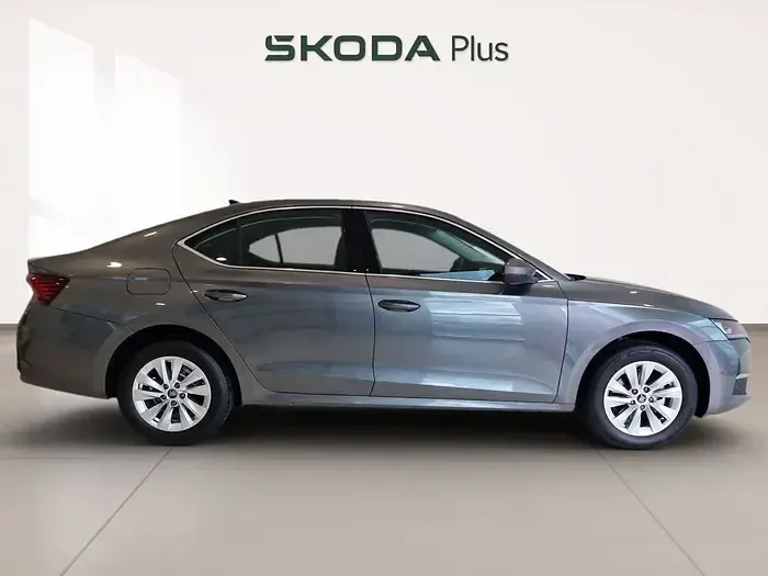 Nuevo Skoda Octavia Selection 116 CV (85 kW) 2025 Gris Berlina