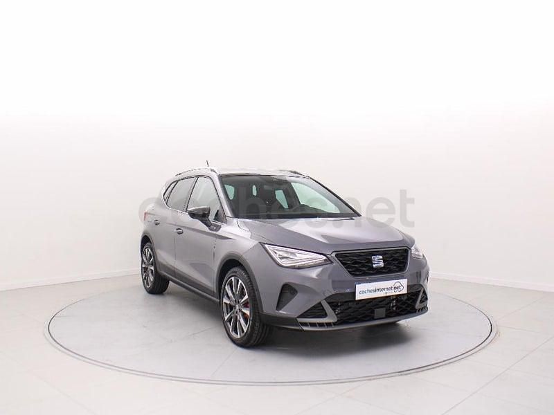 Usado Seat Arona FR 115 CV (84 kW) 2025 Gris / plata SUV