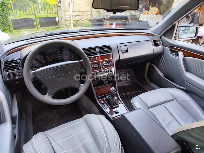 Usado Mercedes C180 Elegance 122 CV (89 kW) 1995 Azul Berlina
