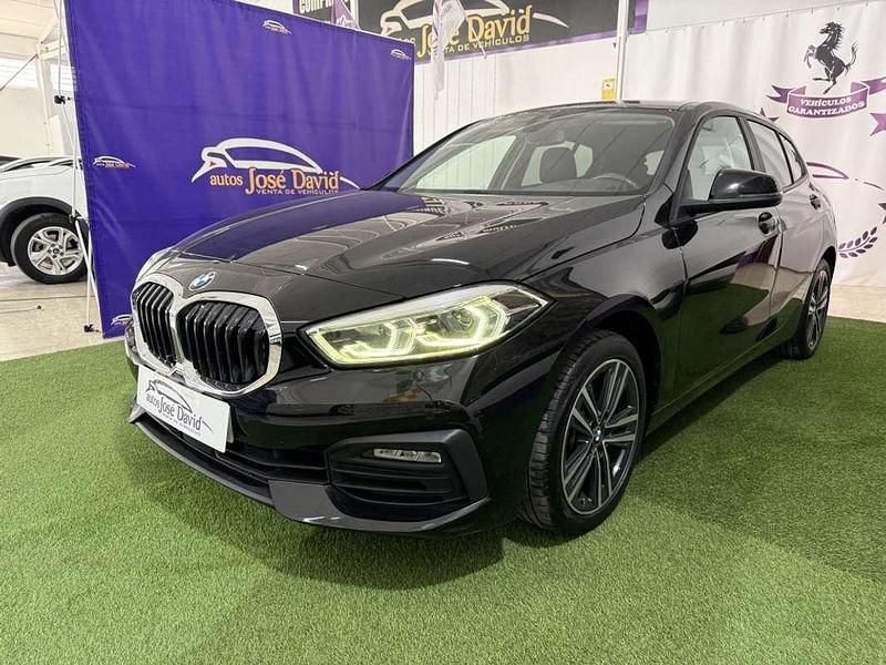 Negro Usado 2022 BMW 118 Utilitario | 21.400 € (Precio justo) - Imagen 1/4
