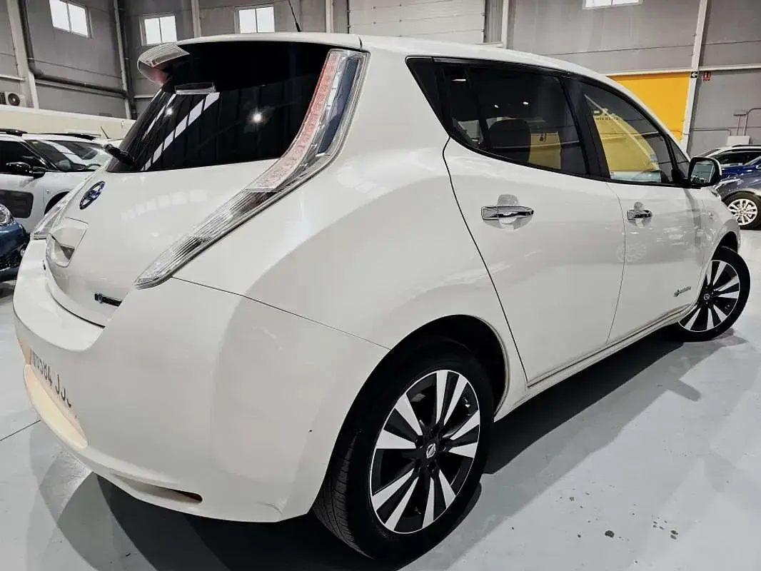 Usado Nissan Leaf Tekna 80 kW (109 CV) 2015 Blanco Utilitario