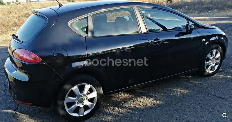 Usado Seat Leon Stylance 105 CV (77 kW) 2007 Negro Utilitario