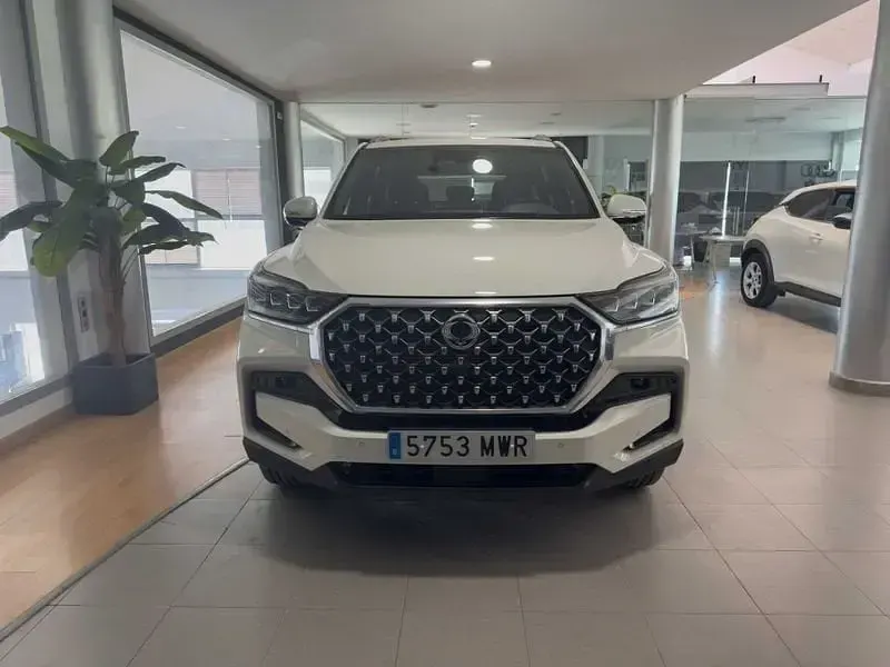 Usado SsangYong Rexton 202 CV (148 kW) 2024 Blanco SUV
