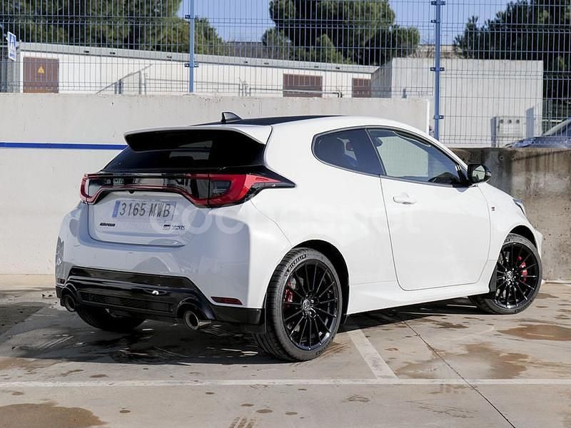 Usado Toyota Yaris 280 CV (205 kW) 2024 Blanco Berlina