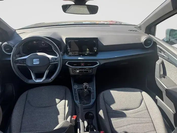 Usado Seat Arona Xperience 115 CV (84 kW) 2025 Gris / plata SUV