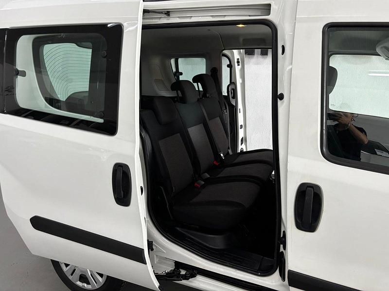 Usado Fiat Doblò 95 CV (69 kW) 2019 Blanco Monovolumen