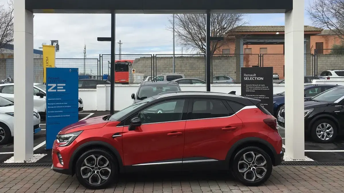 Usado Renault Captur Zen 90 CV (66 kW) 2021 Rojo nnp negro gne SUV