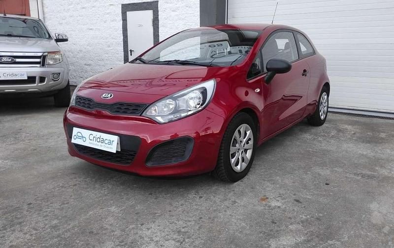 Usado Kia Rio 86 CV (63 kW) 2013 Burdeos Utilitario