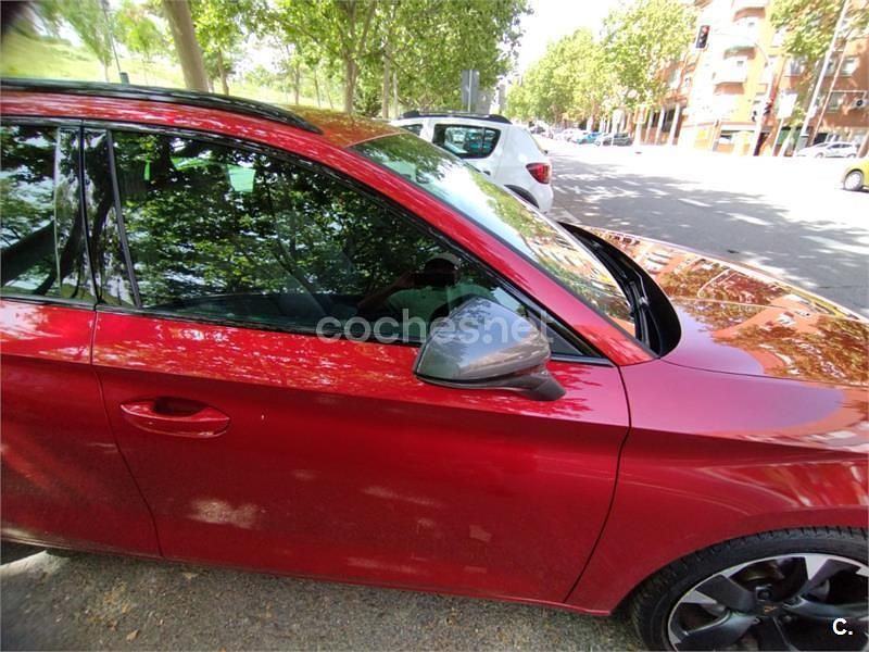 Usado Cupra Leon 150 CV (110 kW) 2023 Rojo Familiar