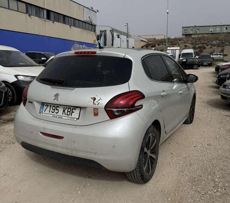 Usado Peugeot 208 Roland Garros 99 CV (72 kW) 2017 Gris Utilitario