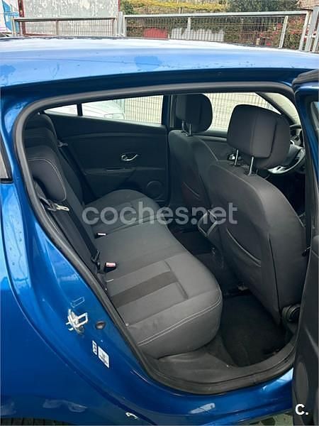 Usado Renault Mégane 105 CV (77 kW) 2010 Azul Berlina
