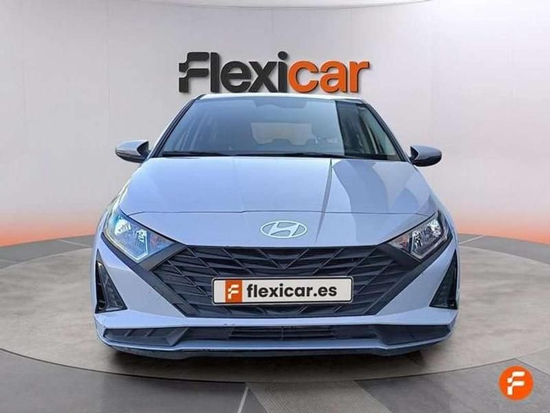 Usado Hyundai i20 84 CV (61 kW) 2024 Gris Utilitario