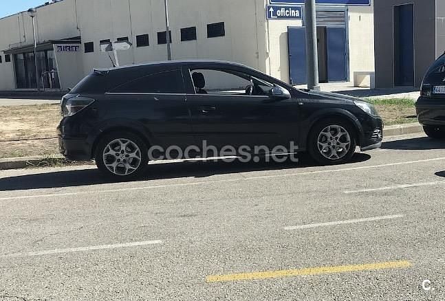 Usado Opel Astra GTC Sport 100 CV (73 kW) 2006 Negro Berlina