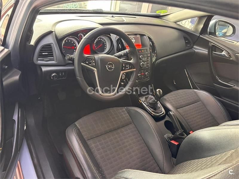Usado Opel Astra GTC Sportive 140 CV (102 kW) 2015 Gris / plata Berlina