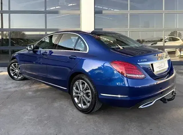 Usado Mercedes C220 Avantgarde 170 CV (125 kW) 2015 Azul Berlina