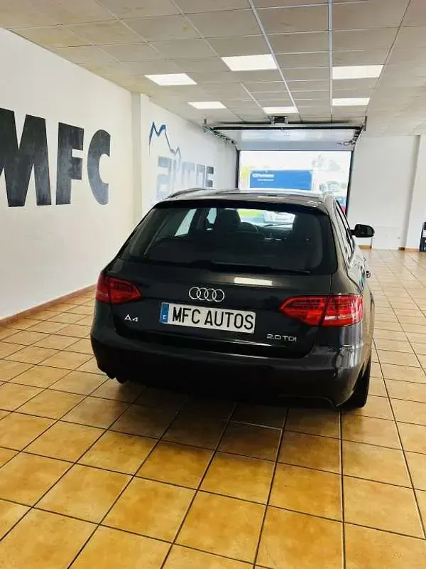 Usado Audi A4 143 CV (105 kW) 2009 Gris Familiar
