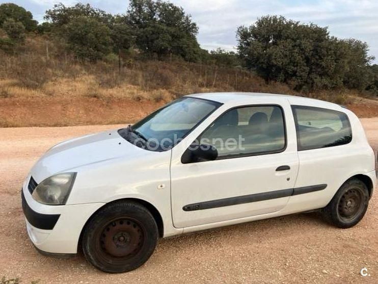 Usado Renault Clio II Authentique 65 CV (47 kW) 2004 Blanco Berlina